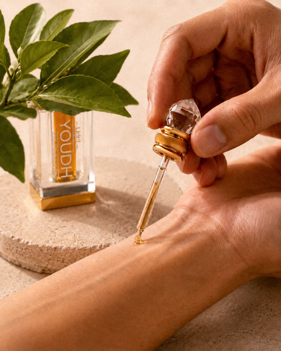 Can Women Wear Oud Perfume? Everything You Need To Know 4 NaturalPerfume